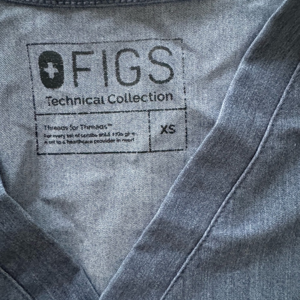 FIGS Scrub Set - Picture 4 of 6